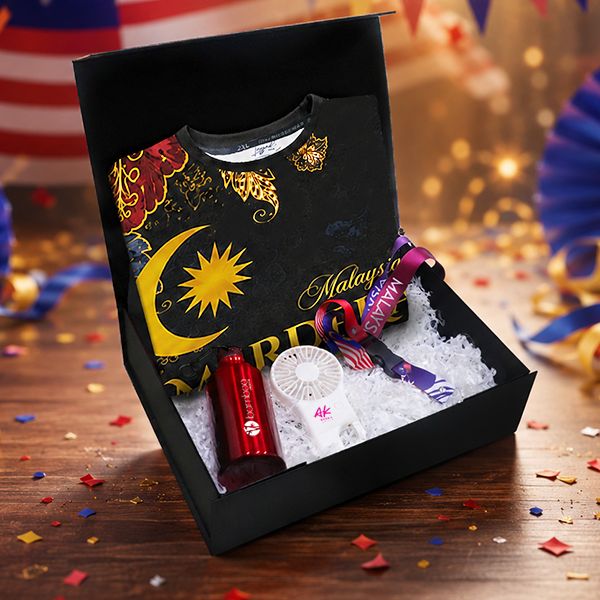 Malaysia Pride 5 in 1 Gift Set with an aluminium sports bottle, mini fan, Merdeka lanyard and T-shirt in a black gift box