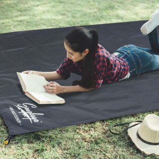On-The-GO Waterproof Picnic Mat with Pouch 03