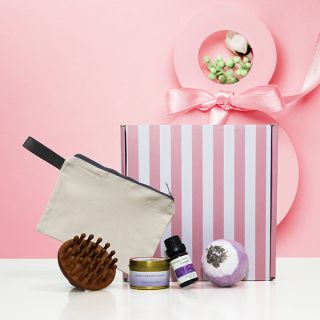 Women's Day Refined 6 in 1 Gift Set